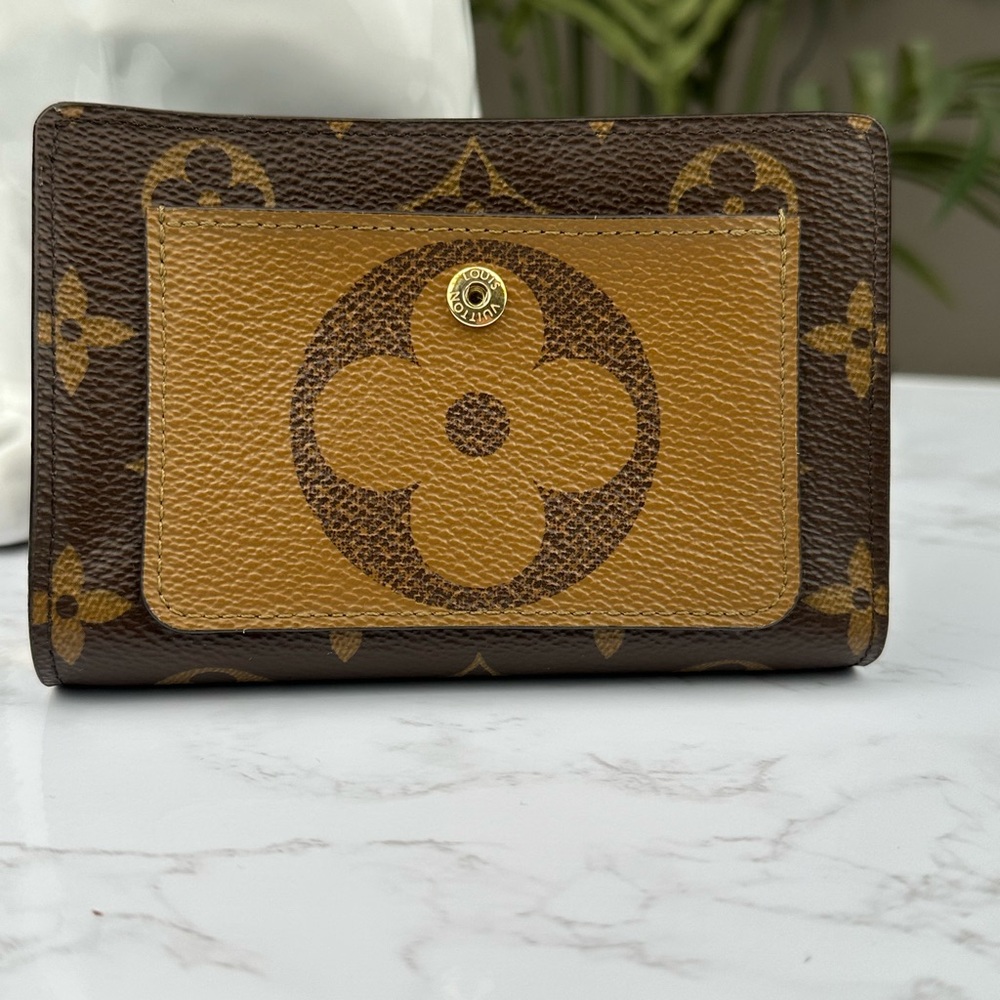 Louis Vuitton Juliette Wallet in Reverse Monogram - Picture 3 of 12